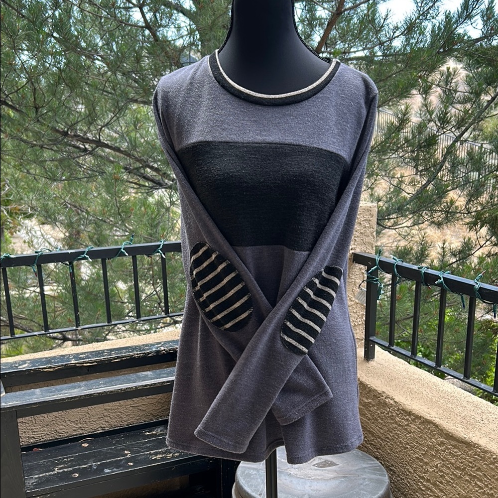 12 Pm By Mon Ami Gray and Black Boxy Sweatshirt